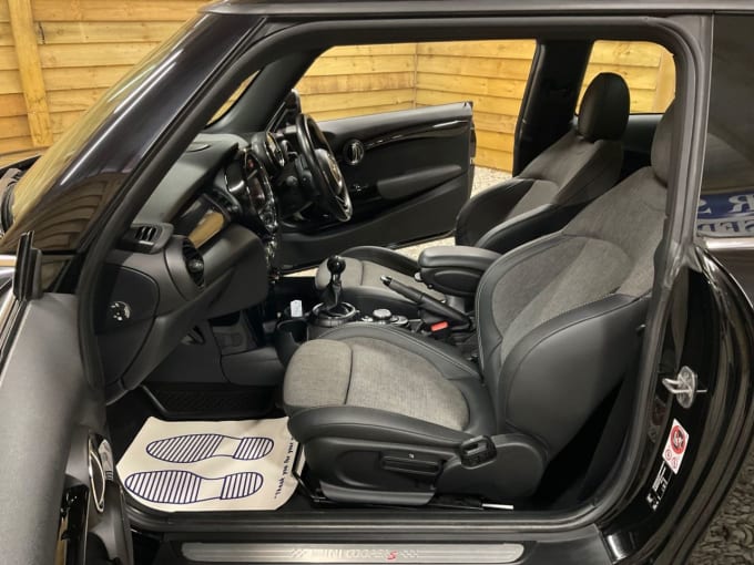 2025 Mini Hatch