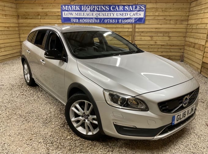 2025 Volvo V60 Cross Country