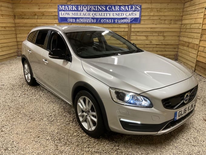 2025 Volvo V60 Cross Country