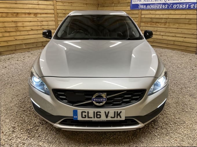 2025 Volvo V60 Cross Country