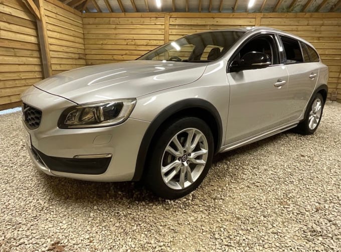 2025 Volvo V60 Cross Country