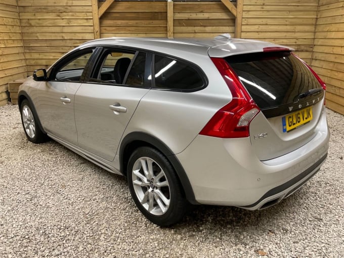 2025 Volvo V60 Cross Country