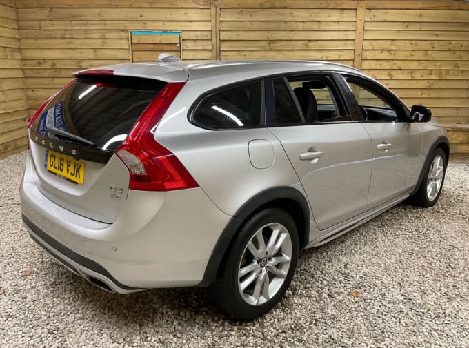 2025 Volvo V60 Cross Country