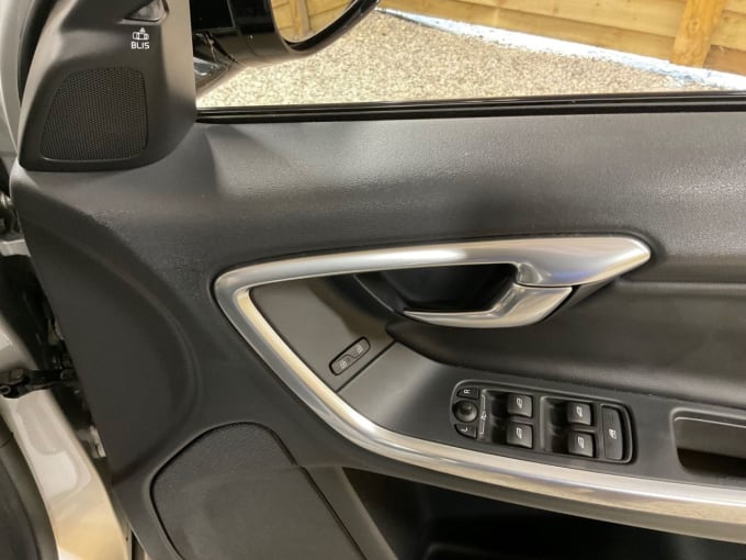 2025 Volvo V60 Cross Country