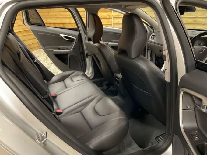 2025 Volvo V60 Cross Country