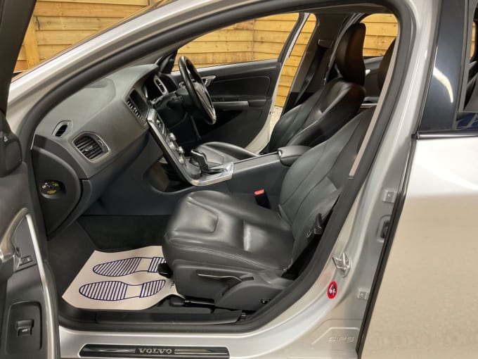 2025 Volvo V60 Cross Country