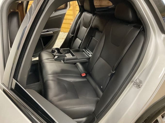 2025 Volvo V60 Cross Country