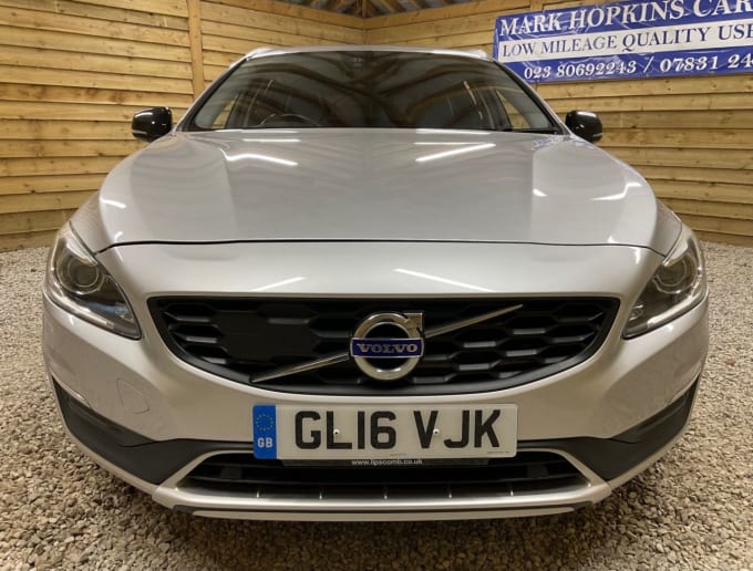 2025 Volvo V60 Cross Country