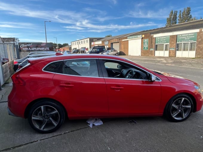 2024 Volvo V40