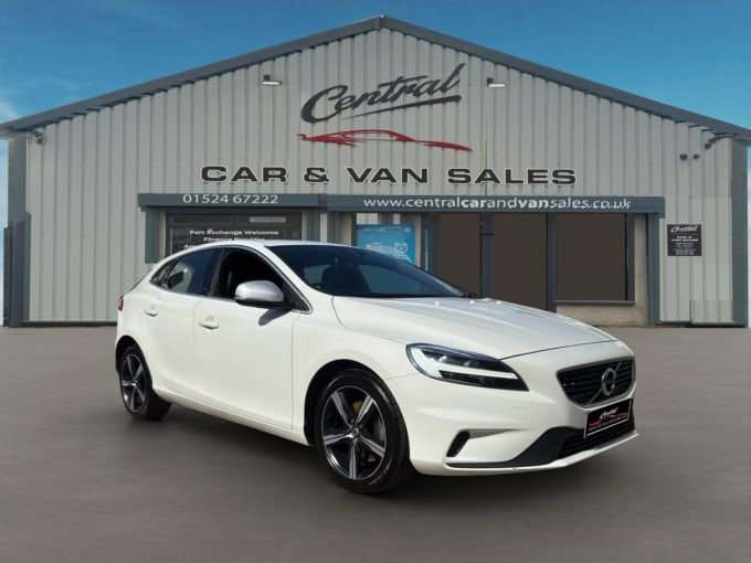 2025 Volvo V40