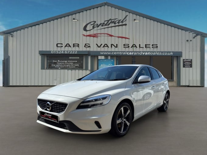 2025 Volvo V40