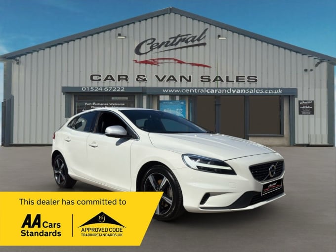 2025 Volvo V40