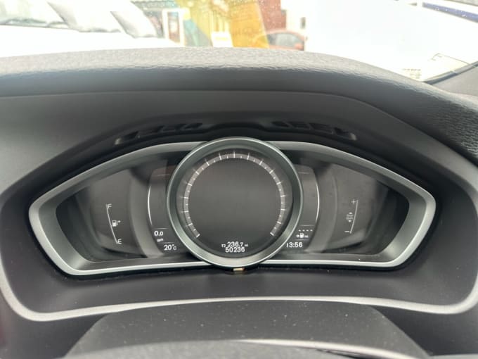 2025 Volvo V40