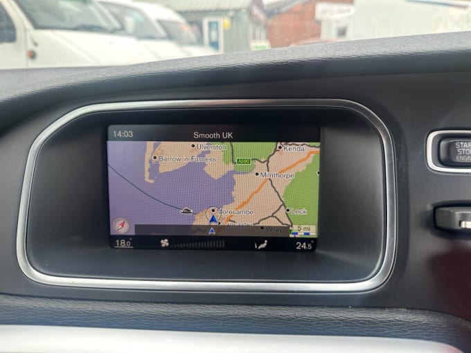 2025 Volvo V40