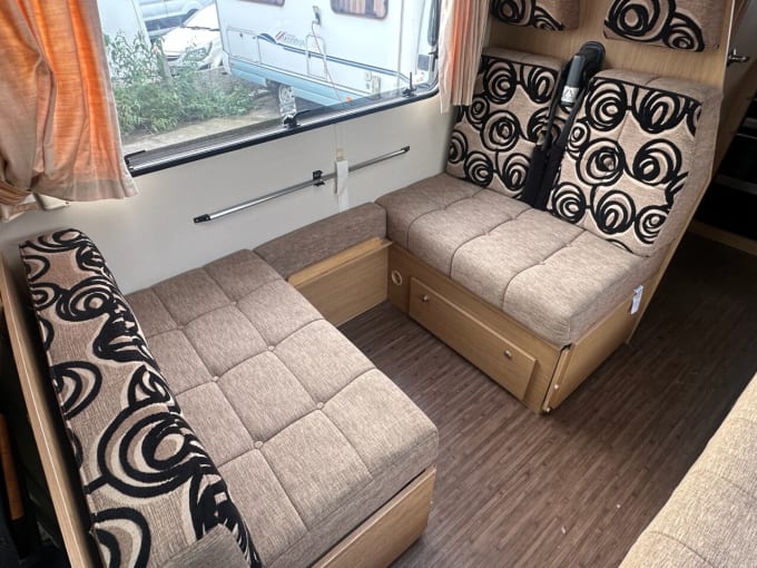 2025 Elddis Autoquest 130