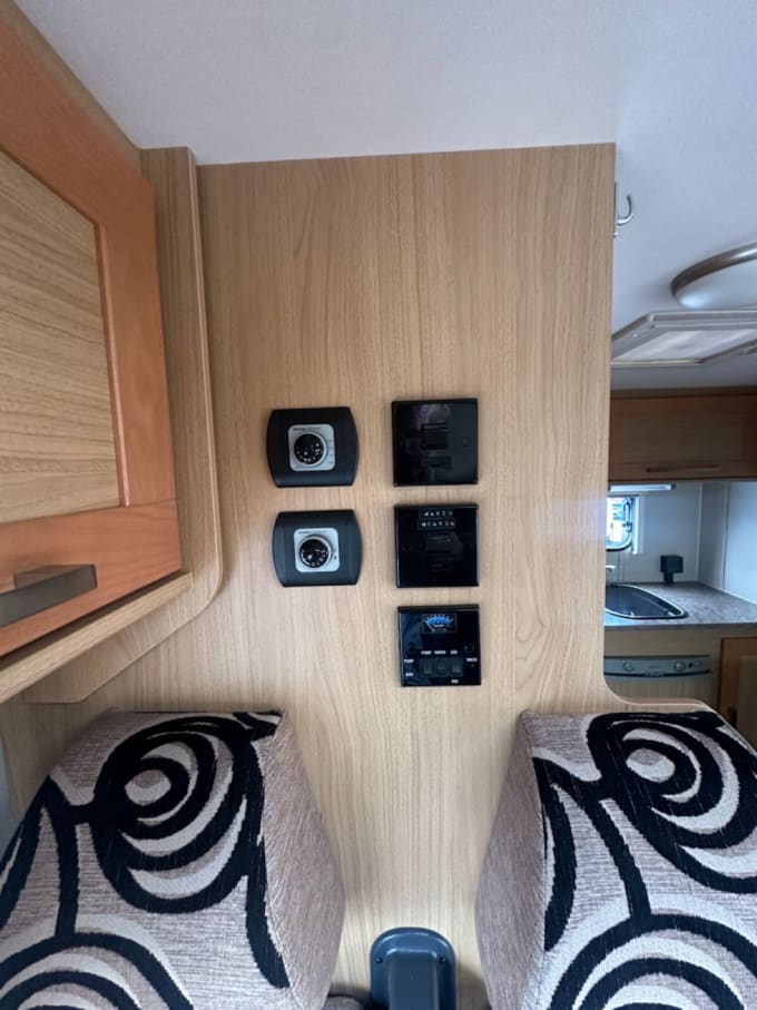 2025 Elddis Autoquest 130