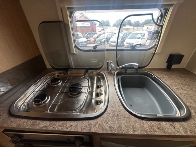 2025 Elddis Autoquest 130