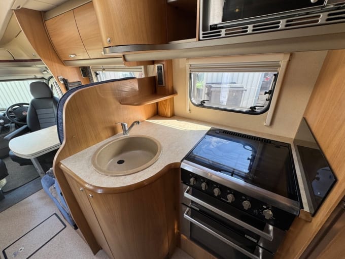 2025 Swift Voyager 680 Fb