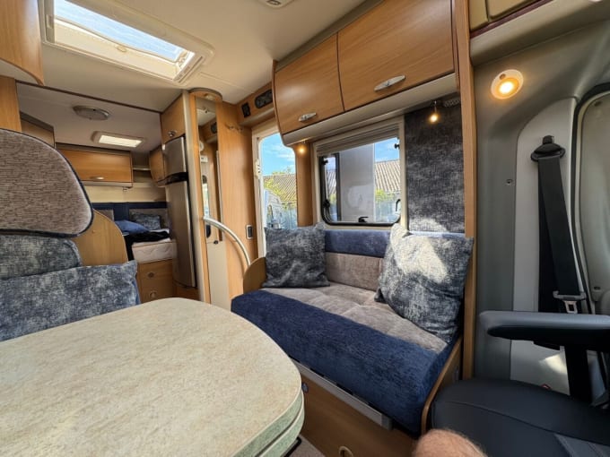2025 Swift Voyager 680 Fb