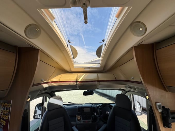 2025 Swift Voyager 680 Fb