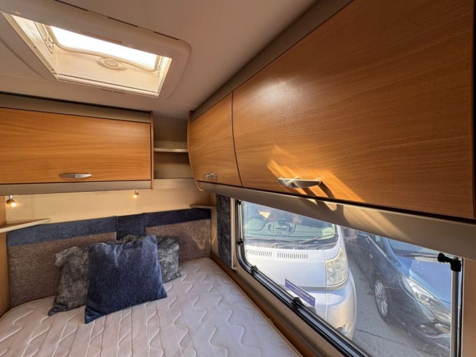 2025 Swift Voyager 680 Fb