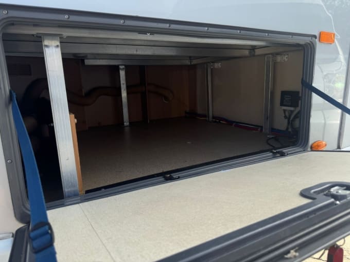 2025 Swift Voyager 680 Fb