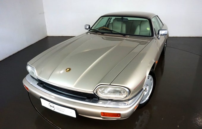 2025 Jaguar Xjs