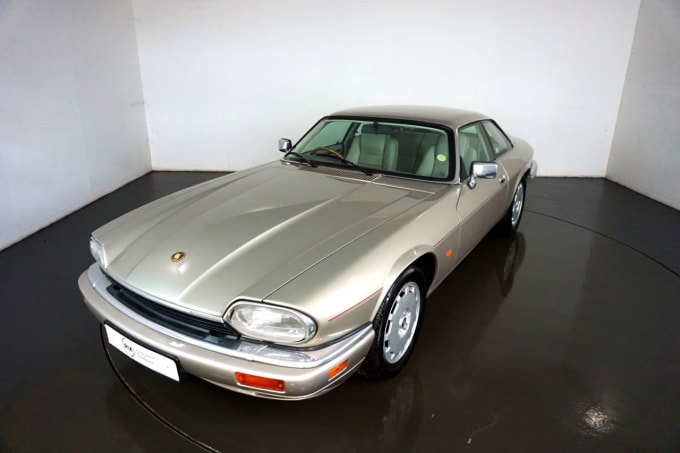 2025 Jaguar Xjs