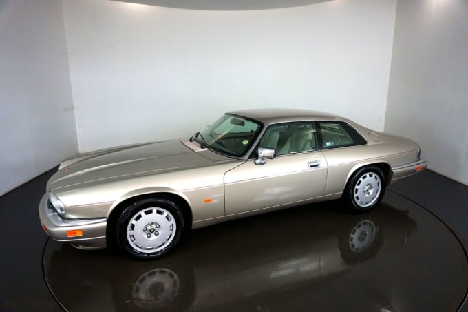 2025 Jaguar Xjs