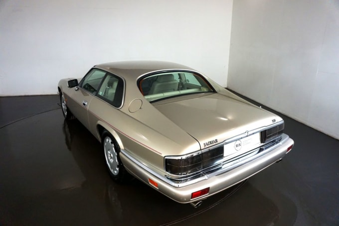 2025 Jaguar Xjs