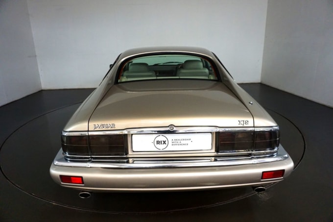 2025 Jaguar Xjs