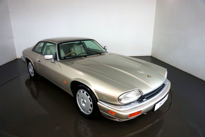 2025 Jaguar Xjs