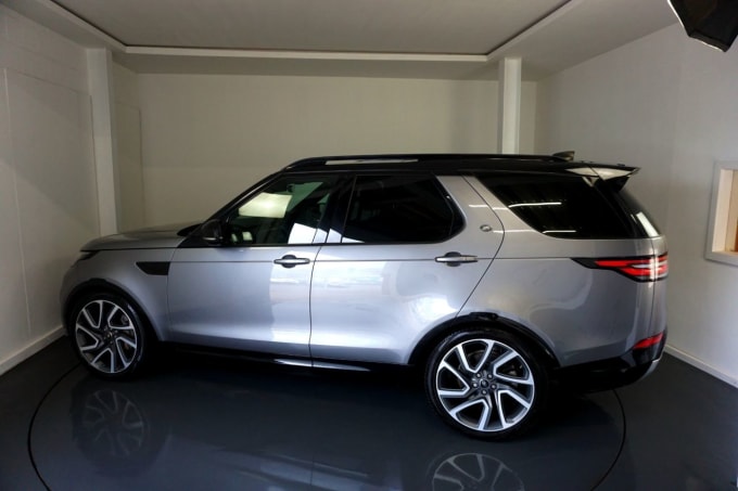 2025 Land Rover Discovery 5