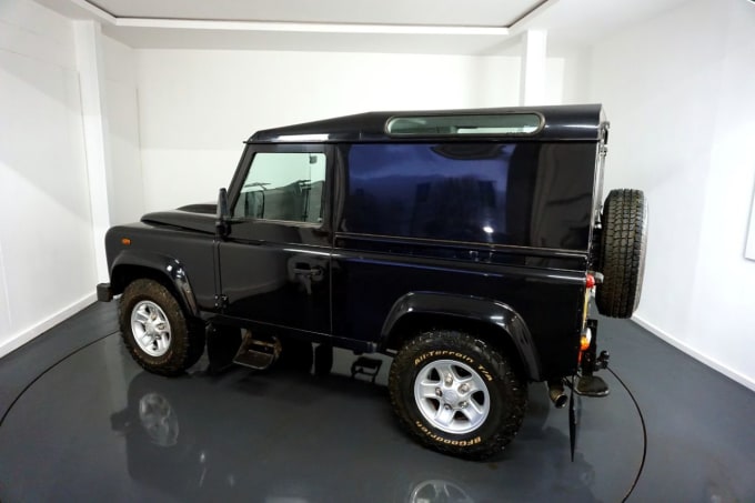 2025 Land Rover Defender 90