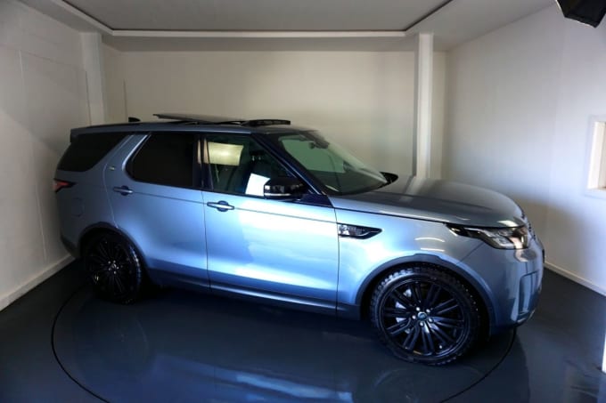 2025 Land Rover Discovery 5