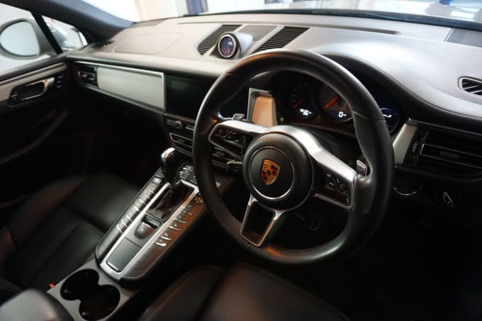 2025 Porsche Macan