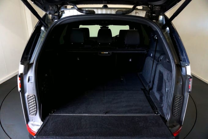 2025 Land Rover Discovery 5