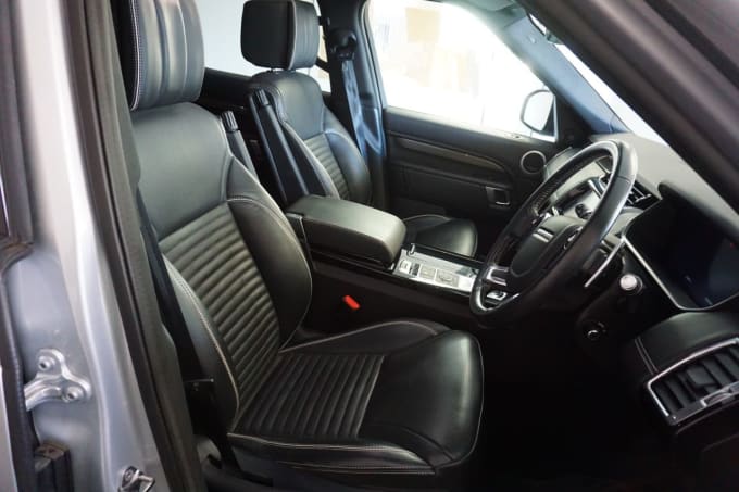 2025 Land Rover Discovery 5