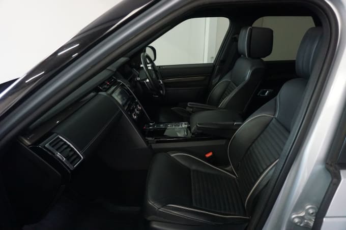 2025 Land Rover Discovery 5