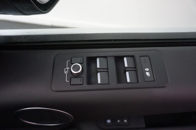 2025 Land Rover Discovery 5