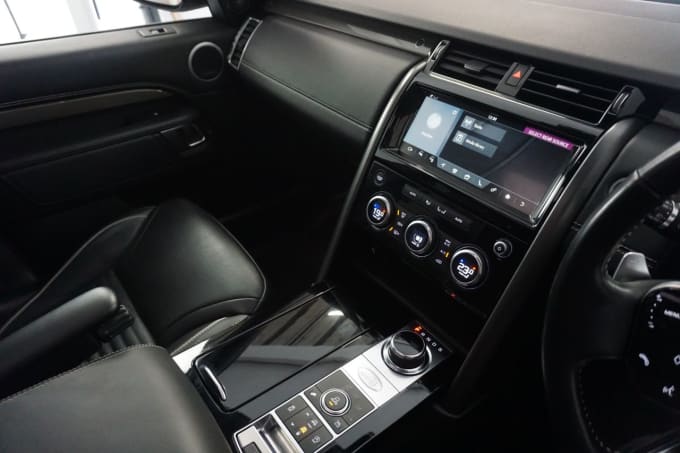 2025 Land Rover Discovery 5