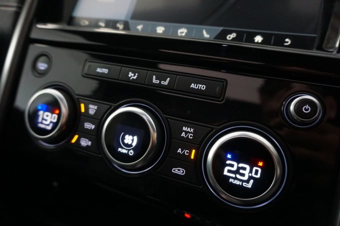 2025 Land Rover Discovery 5