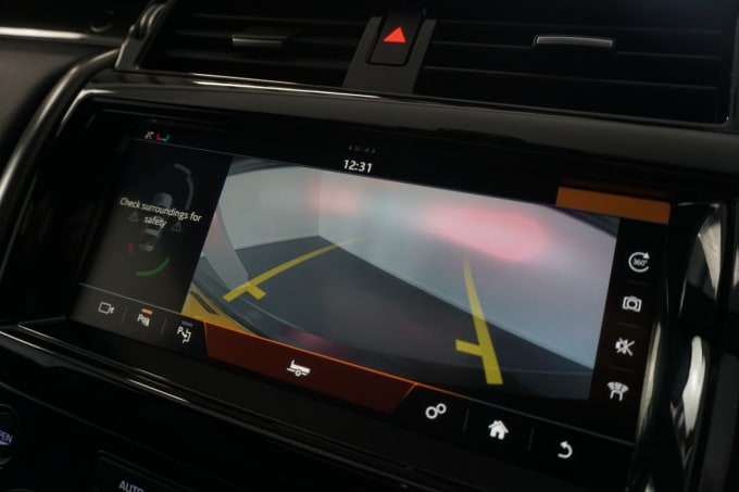 2025 Land Rover Discovery 5