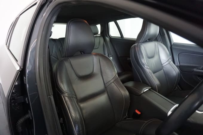2025 Volvo V60