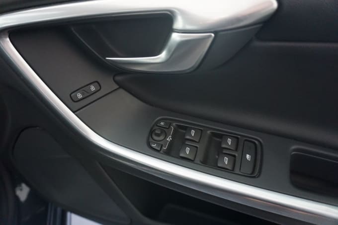 2025 Volvo V60