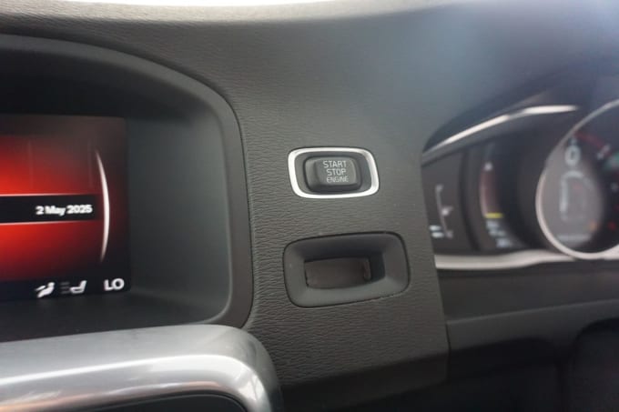 2025 Volvo V60