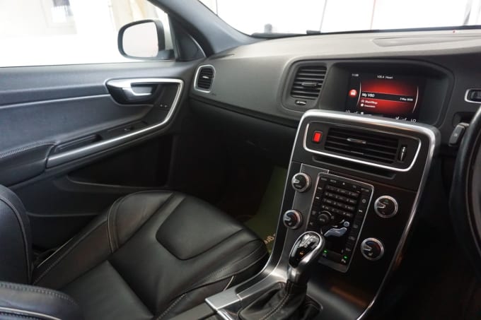 2025 Volvo V60