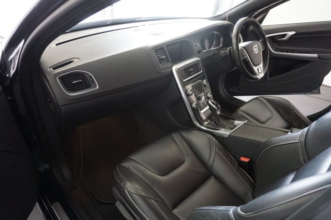 2025 Volvo V60