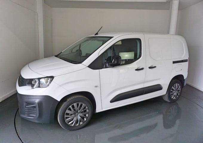 2025 Peugeot Partner