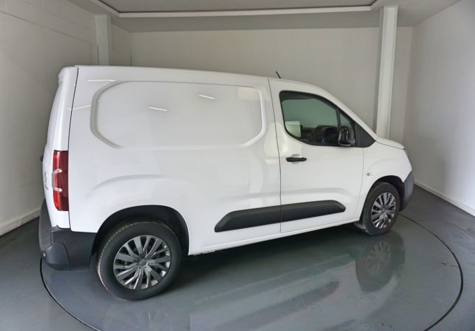 2025 Peugeot Partner